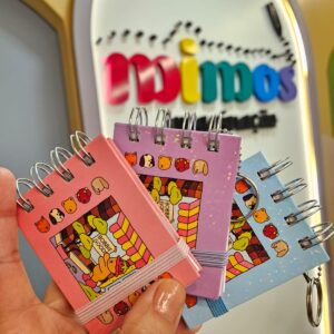 Mini Livro de Colorir Chaveiro Bobbie Goods