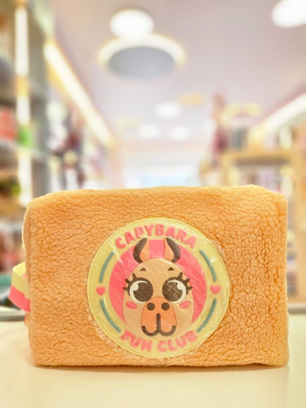 Necessaire Grande Capivara Pelúcia Laranja Fluor Puket