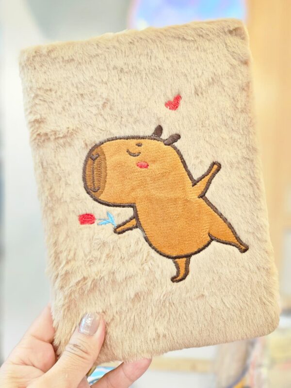 Caderno de Anotações Pequeno Bordado Pelúcia 80 Folhas Capivara