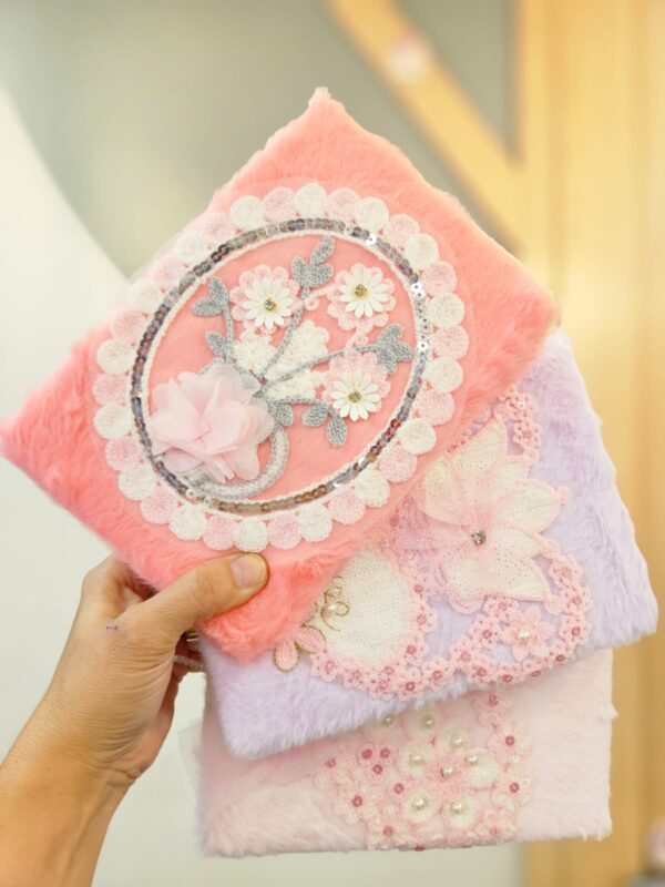 Caderno de Anotações Pequeno com 78 Folhas Luxo Pelúcia Bordado