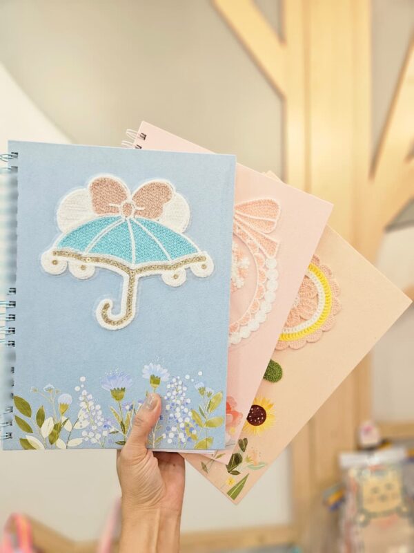 Caderno Espiral Universitário 80 Folhas Capa Dura Bordado Luxo